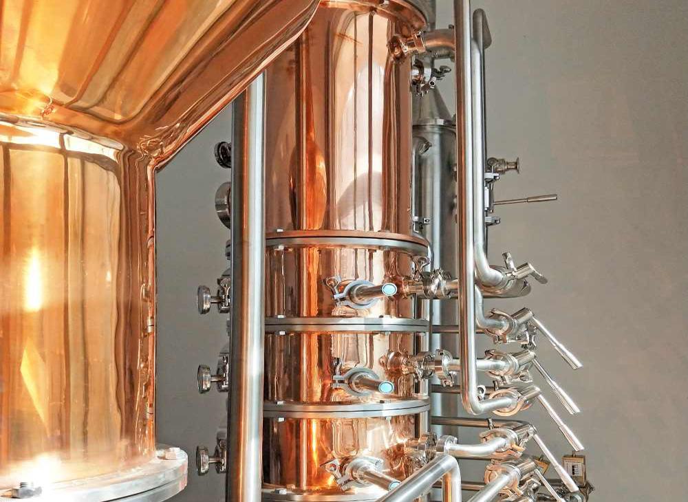 <b>How is Gin distilled by distilling equipment?</b>